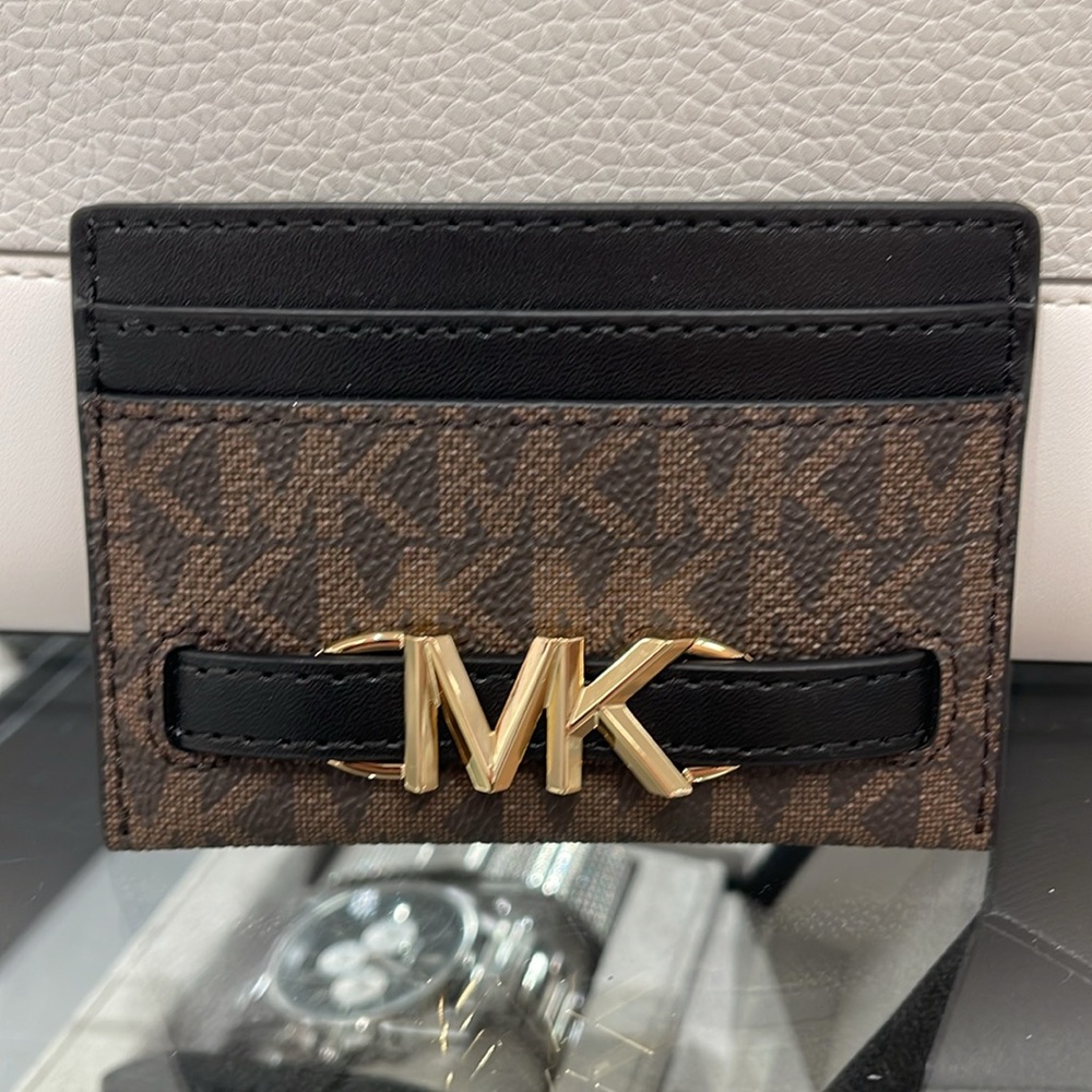 MICHAEL KORS
Reed Large Card Holder Case Wallet
Brown/Black MK Signature
NWT - Picture 15 of 16
